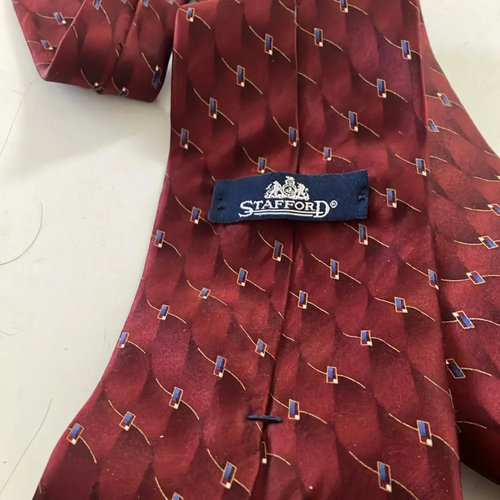 FINAL MARKDOWN Stafford Red Geometric Silk Tie